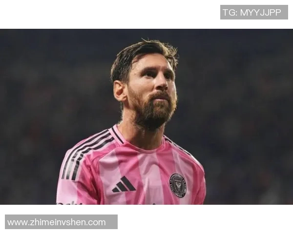 法国足球明星帅气风采揭秘球场内外的魅力与成就分析